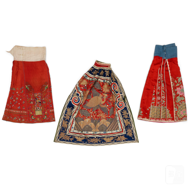 晚清至二十世紀 刺綉絲綢馬面裙兩件 及 披風一件 | THREE EMBROIDERED GARMENTS